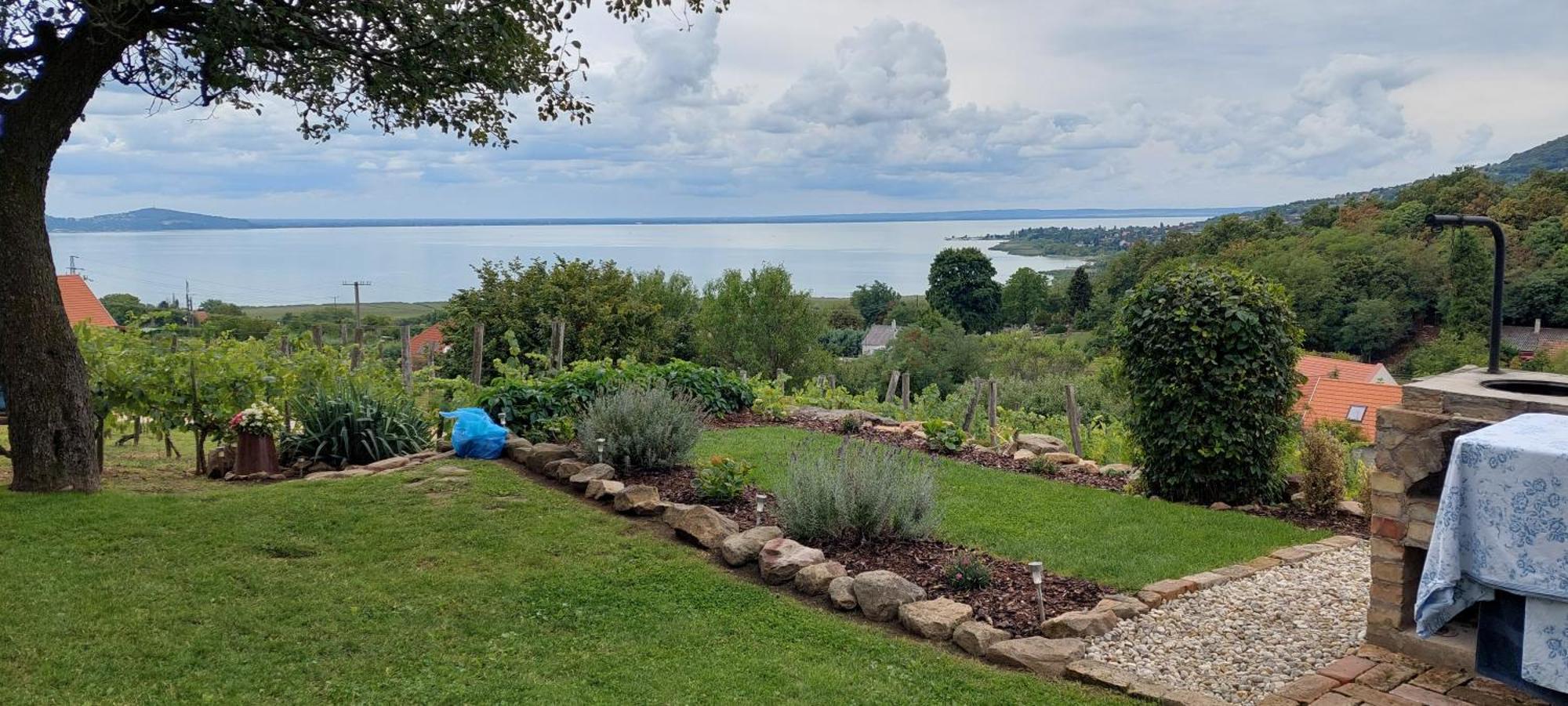 100 Eves Preshaz Ferienhaus Badacsonyörs
